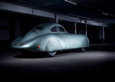 1939 Porsche Type 64 vue de trois quarts arrière côté droit