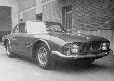 1961 Maserati 5000 GT Coupé par Ghia, notez la légère vague du pare-chocs en retour sur l'aile.