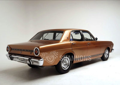 1967 Ford Falcon XR GT Sedan vue trois quarts arrière côté droit