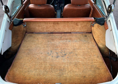 1975 MG B vue du coffre arrière