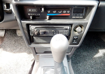 1988 Toyota 2000 détail console avant