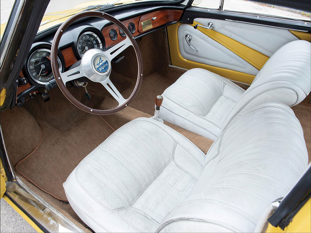 1963 Willys Interlagos Coupé vue intérieure - The Saragga Collection