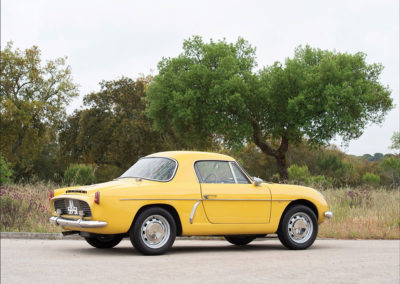 1963 Willys Interlagos Coupé vue trois quarts arrière droit - The Saragga Collection