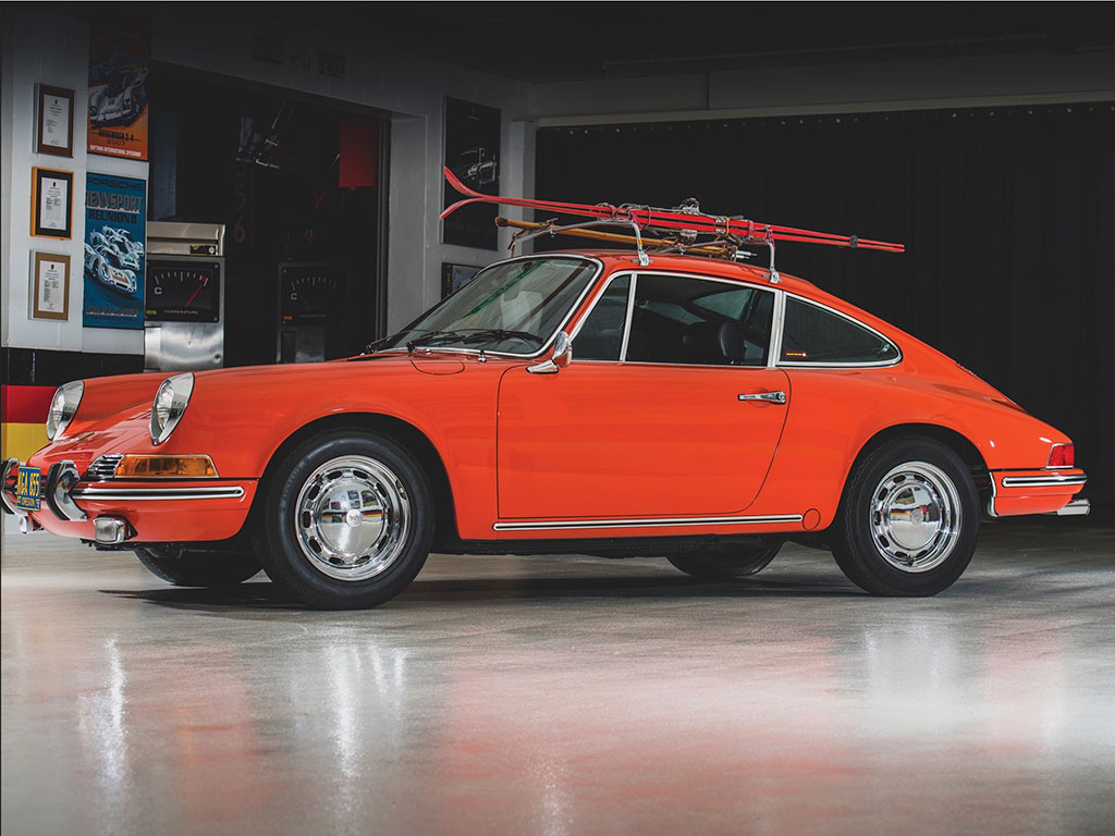 1969 Porsche 912 Coupé Karmann avec skis et bâtons en bois Leidemann - Taj Ma Garaj. 1969 Porsche 912 Coupé Karmann avec skis et bâtons en bois Leidemann - Taj Ma Garaj.