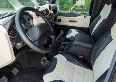 2016 Land Rover Defender 90 Autobiography intérieur tendu de cuir bicolore - London Auction