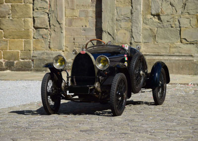 1924 Bugatti Type 23 Biplace Sport vue trois quarts avant gauche.