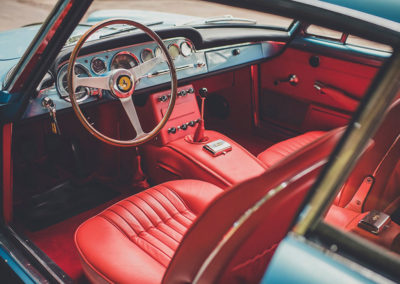 1961 Ferrari 250 GTE 2+2 Series 1 intérieur en cuir rouge.