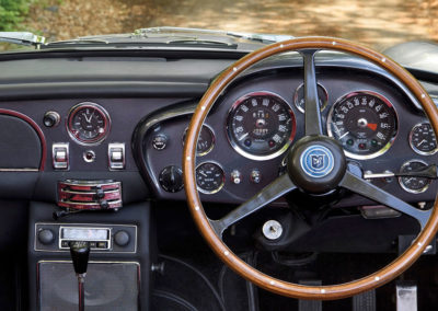 1968 Aston Martin DB6 Volante détail du tableau de bord.
