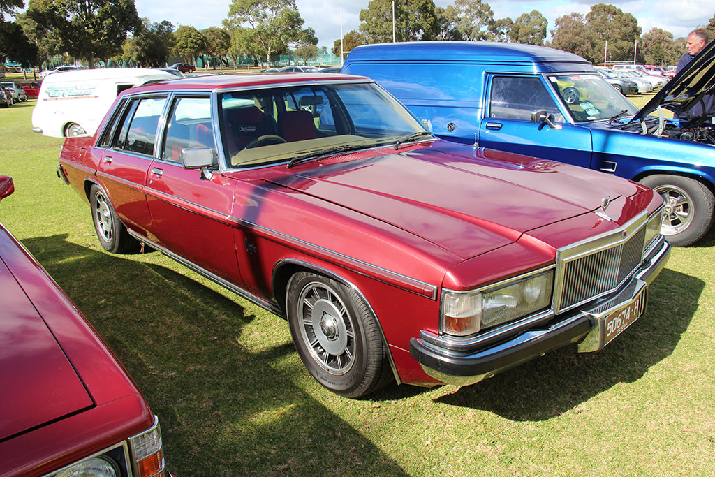 1980-85 WB Holden Caprice Series I vue trois quarts avant droit.