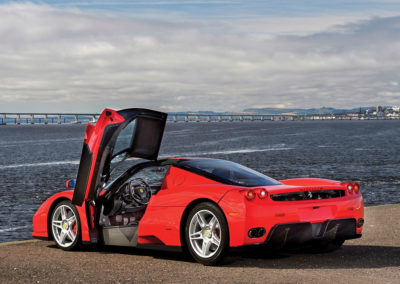 2003 Ferrari Enzo ouverture de porte en élytre.