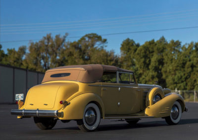 1935 Cadillac V-16 Imperial Convertible Sedan by Fleetwood découvrable à quatre places.