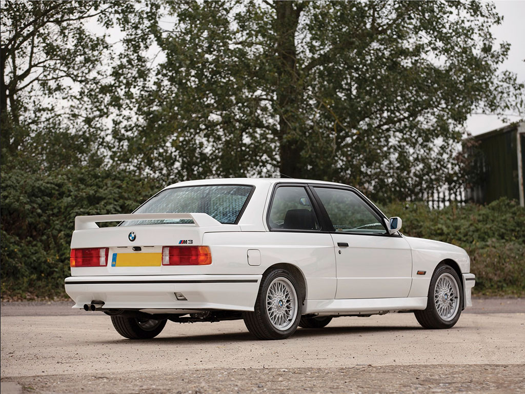 1991 BMW M3 E30 vue trois quarts arrière droit