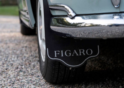1991 Nissan Figaro même les bavettes portent le sigle Figaro.