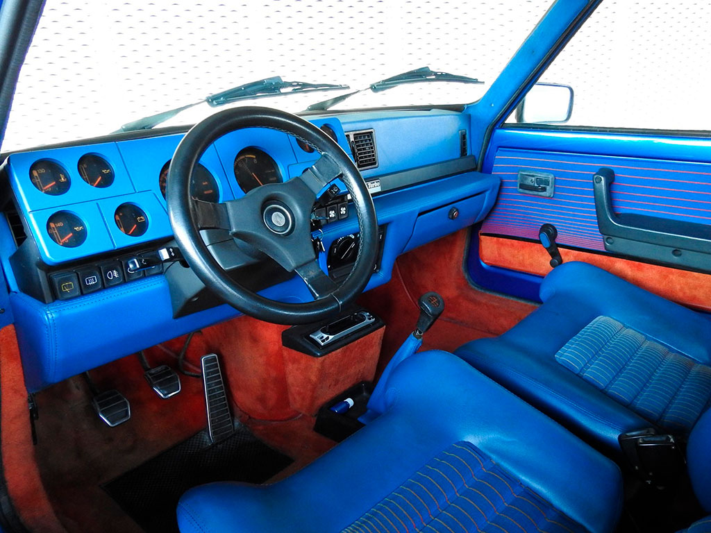Renault 5 Turbo, version 1981-82, intérieur signé Bertone à Avignon Motor Festival. Renault 5 Turbo, version 1981-82, intérieur signé Bertone à Avignon Motor Festival.