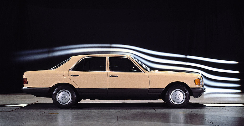 1979-1992 Mercedes-Benz - Étude de l'aérodynamique pour une plus faible résistance dans l'air. 1979-1992 Mercedes-Benz - Étude de l'aérodynamique pour une plus faible résistance dans l'air.