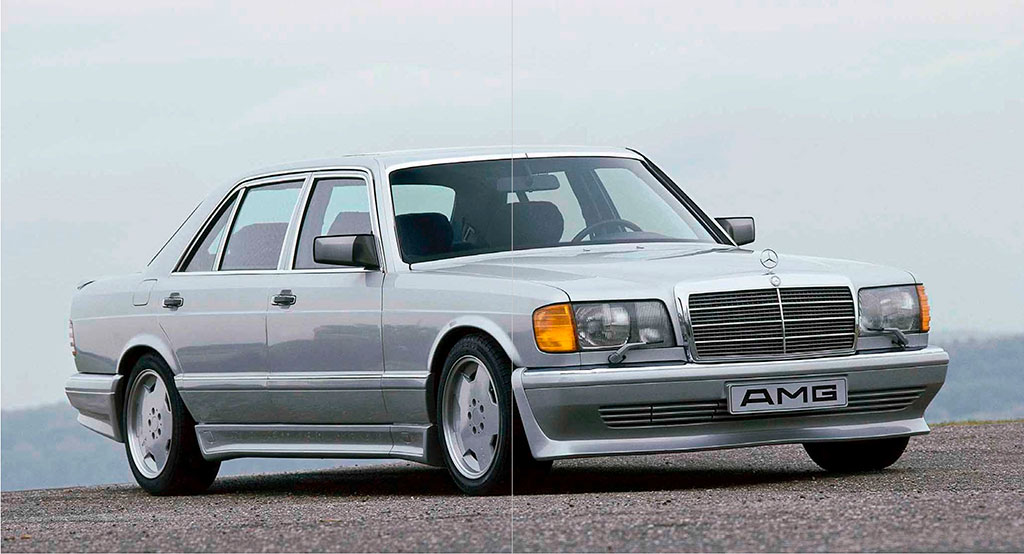 AMG Street Version Mercedes-Benz 560 SEL vue trois quarts avant droit.