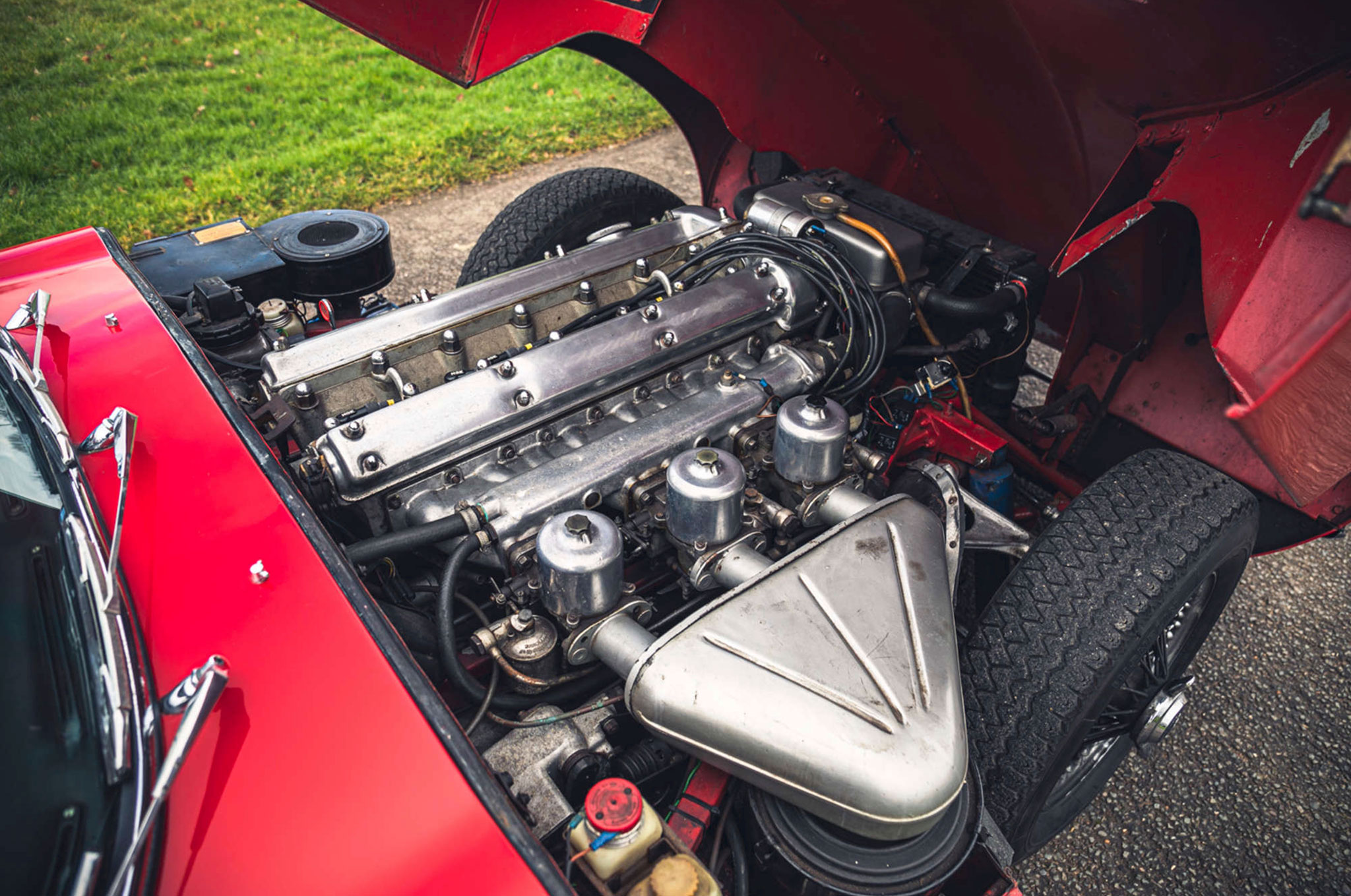 1965 Jaguar E-Type 4.2 Series 1 Roadster vue du moteur côté droit.