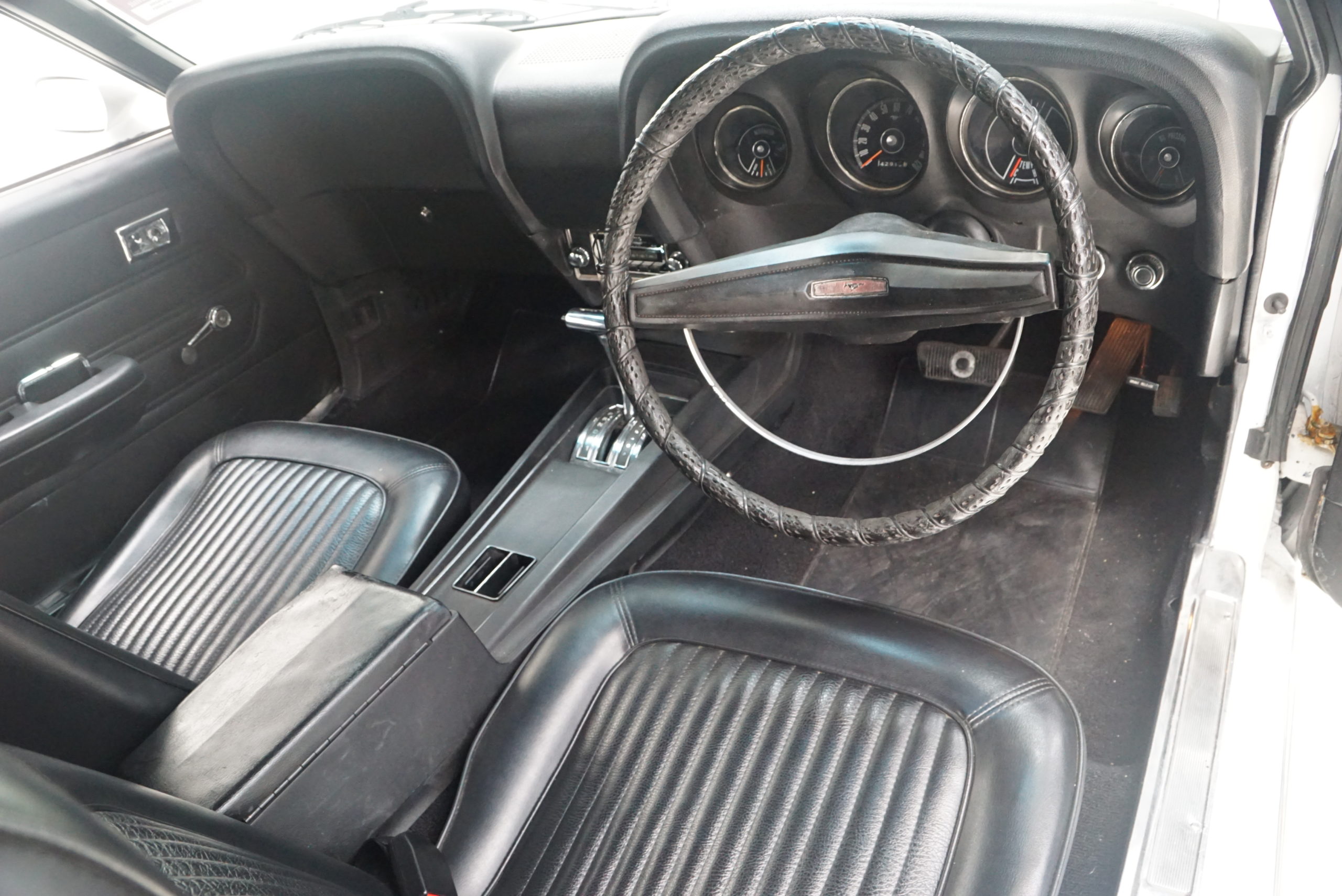 1969 Ford Mustang Boss 302 Tribute Fastback intérieur poste de conduite - Shannons Auctions avril 2021.