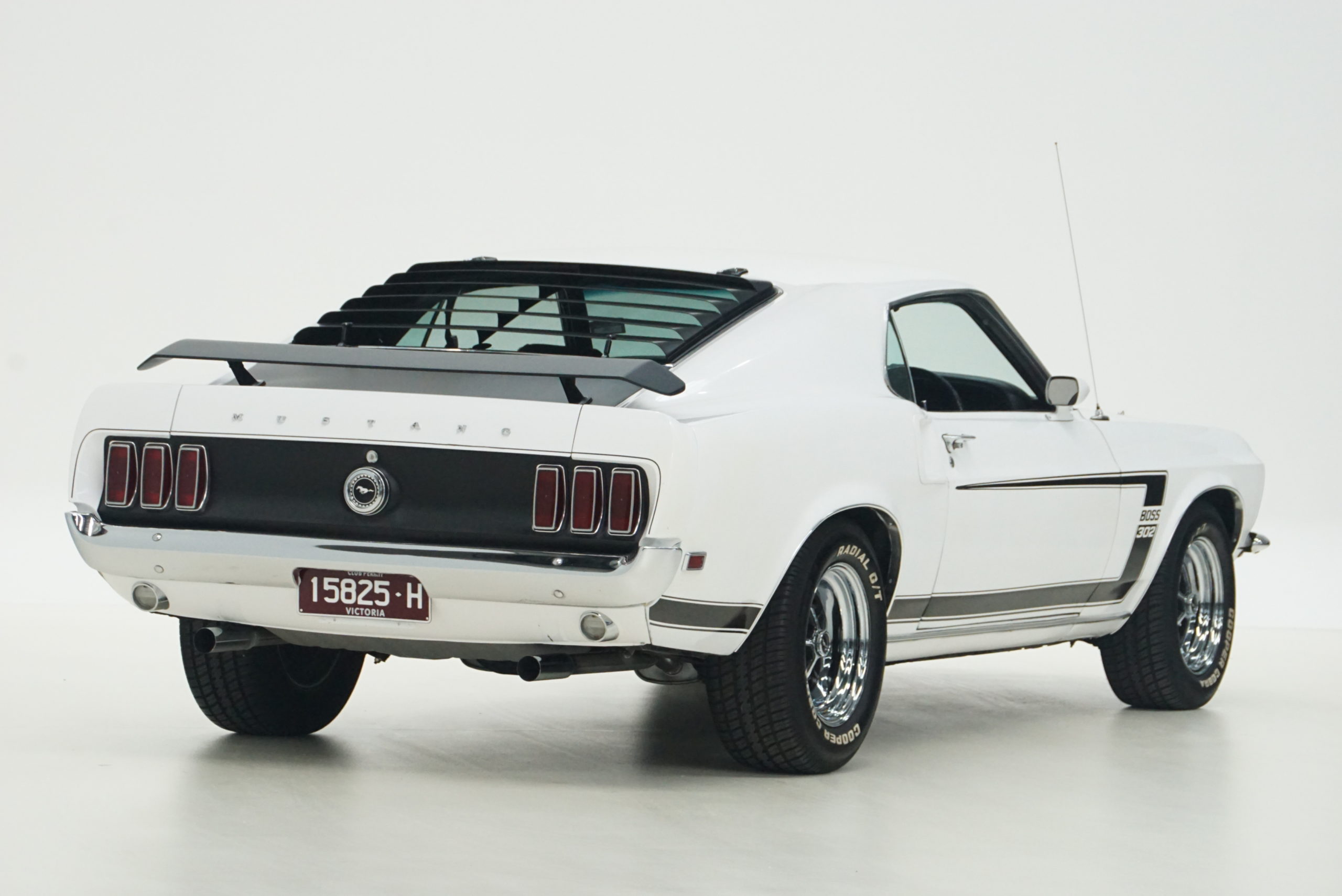 1969 Ford Mustang Boss 302 Tribute Fastback trois quarts arrière droit - Shannons Auctions avril 2021.