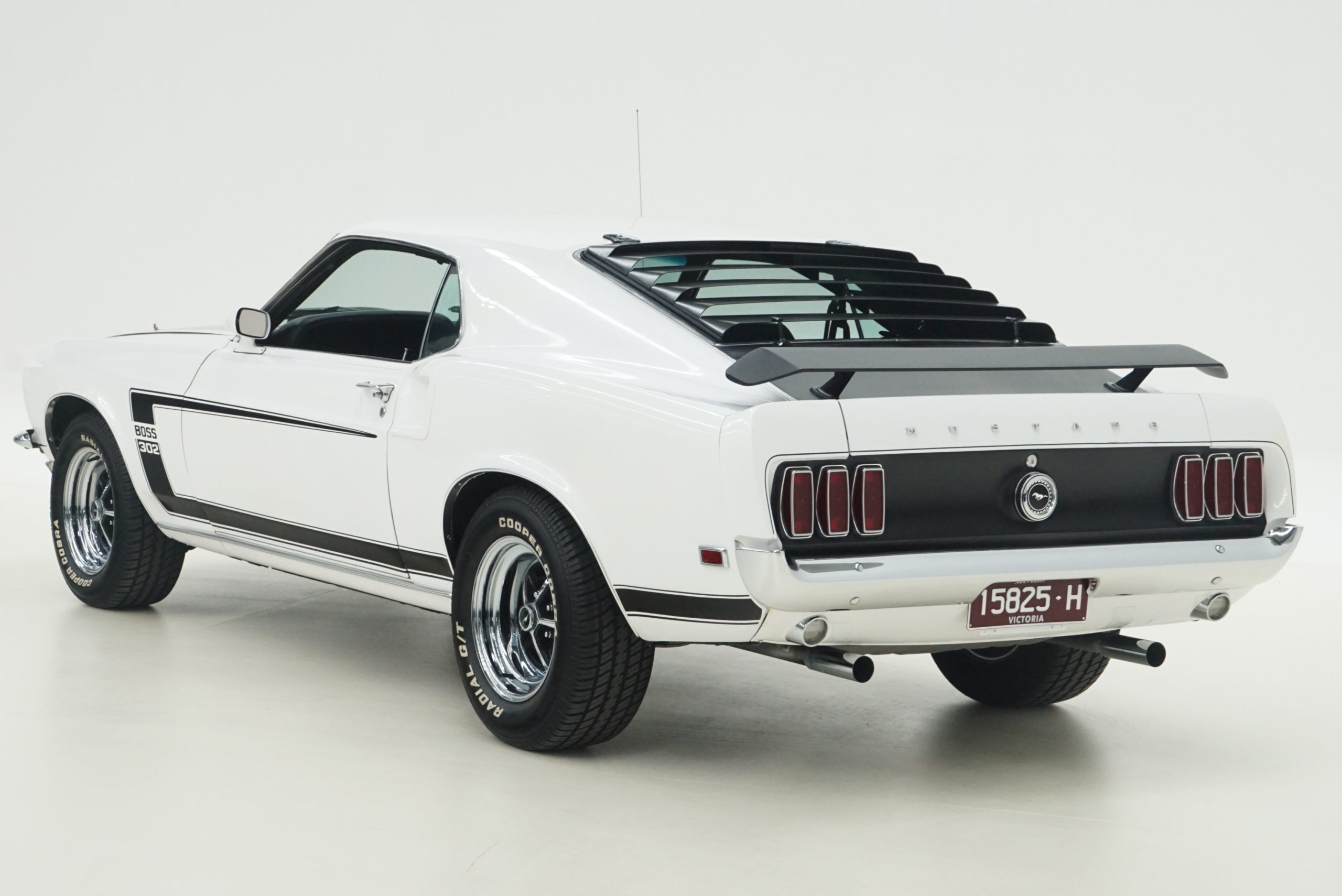 1969 Ford Mustang Boss 302 Tribute Fastback trois quarts arrière gauche - Shannons Auctions avril 2021.
