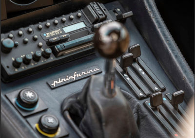 1983 Ferrari 400i GT 2+2 la boîte de vitesses manuelle est mieux adaptée que l'automatique GM à 3 rapports.