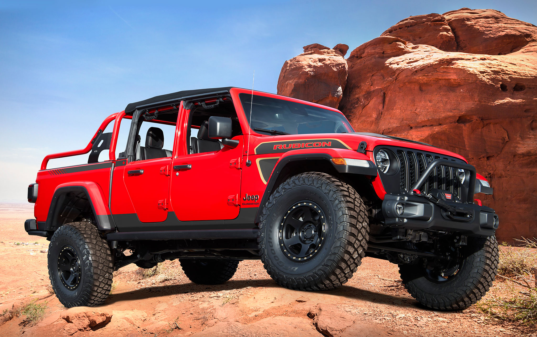 2021 Jeep Red Bare Gladiator Rubicon Concept trois quarts avant droit - Concept Cars de Jeep®.