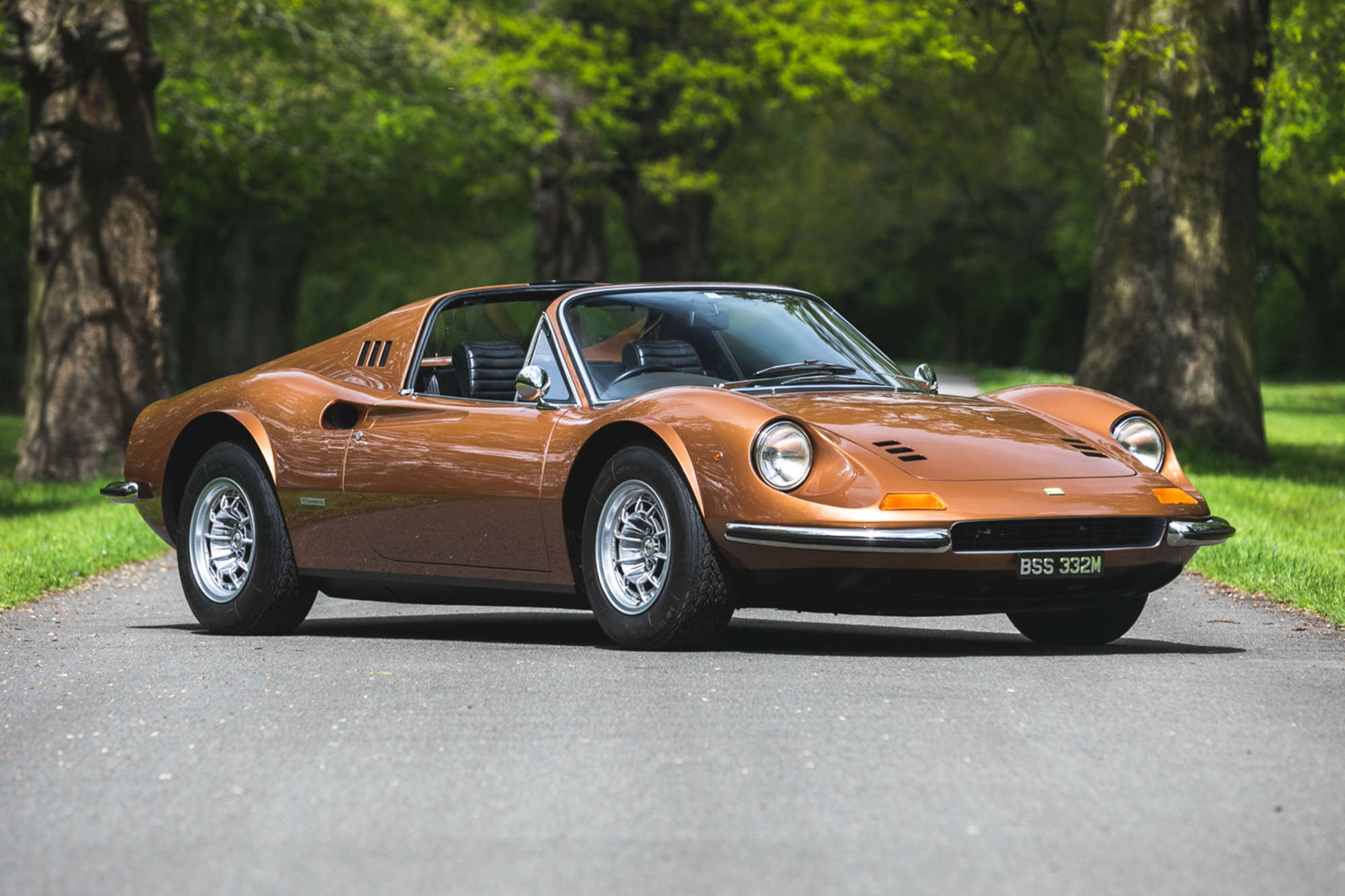 1974 Ferrari 246 Dino GTS adjugée £345,000.