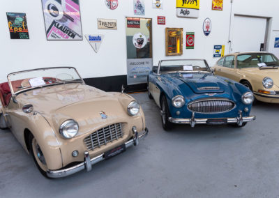 À nous les petites anglaises, 1957 Triumph TR3 - 1962 Austin-Healey 3000 BJ7 - Oldtimer Galerie Toffen octobre 2021