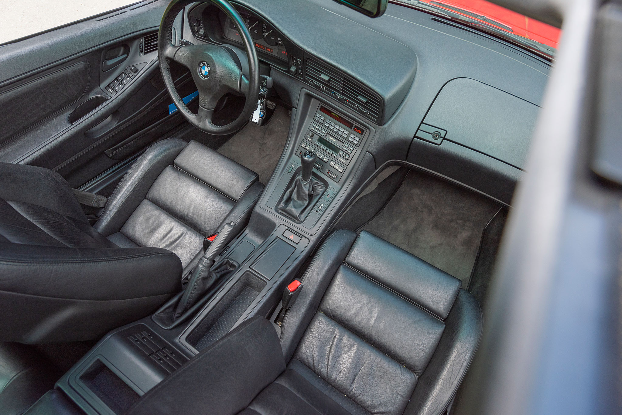 1992 BMW 850i c'est net et c'est de qualité.