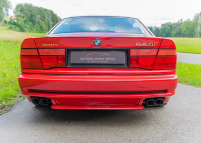1992 BMW 850i la jupe arrière est un élément de la version CSi.