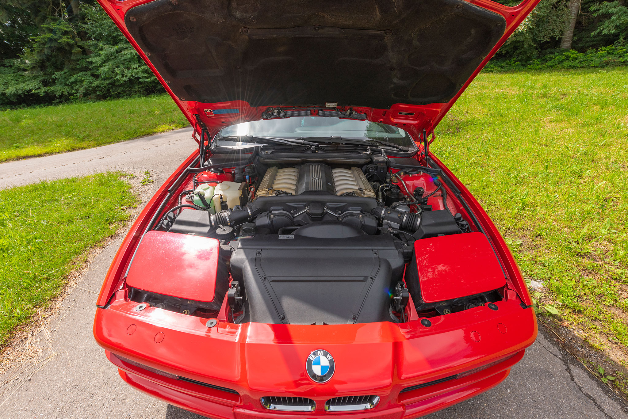 1992 BMW 850i un V12 de 5 Litres développant 300 chevaux.