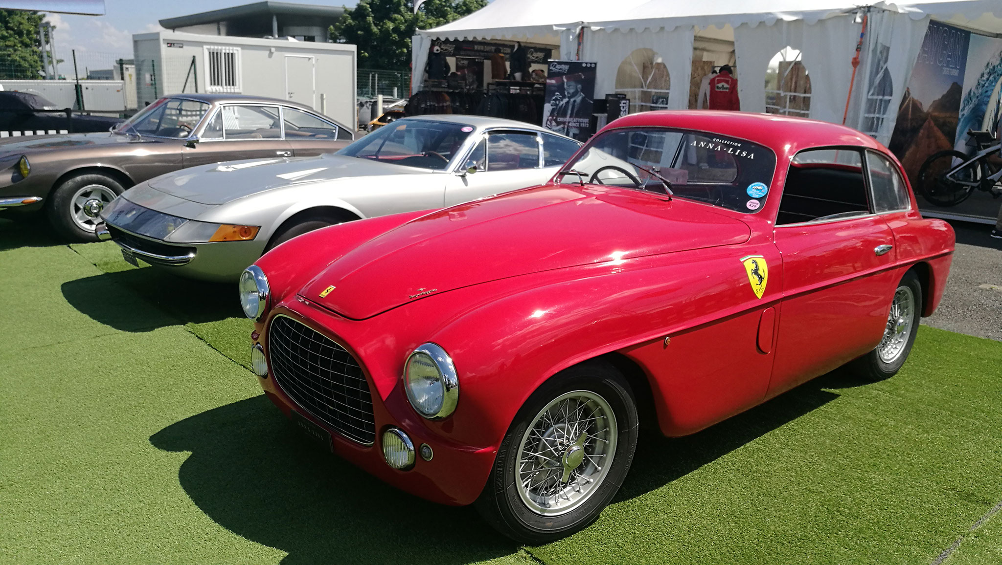 Une rarissime Ferrari 212 Inter avec une Daytona à ses cotés - Sport et collection 2021.