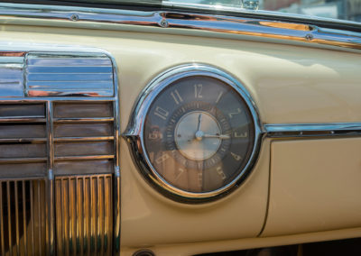 1941 Cadillac Série 62 - Une montre de tableau de bord de taille respectable - Enchères au Swiss Classic World.