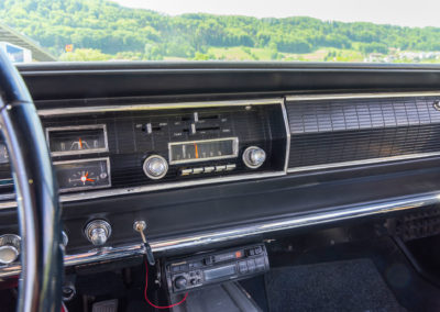 1967 Dodge Coronet R:T 440 - Autoradio d'époque plus un plus récent avec lecteur de cassettes - Enchères au Swiss Classic World.