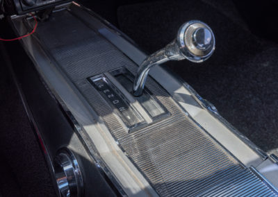 1967 Dodge Coronet R:T 440 - Détail du levier de vitesse et de la boîte automatique TorqueFlite - Enchères au Swiss Classic World.