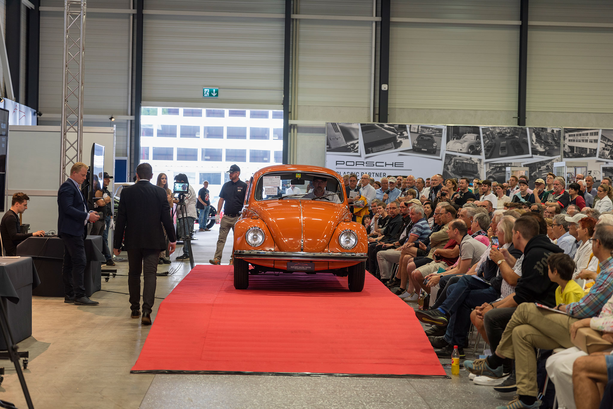 Premier véhicule aux enchères Volkswagen Beetle de 1972 adjudée au marteau à CHF 21 000.- - Swiss Classic World 2022.