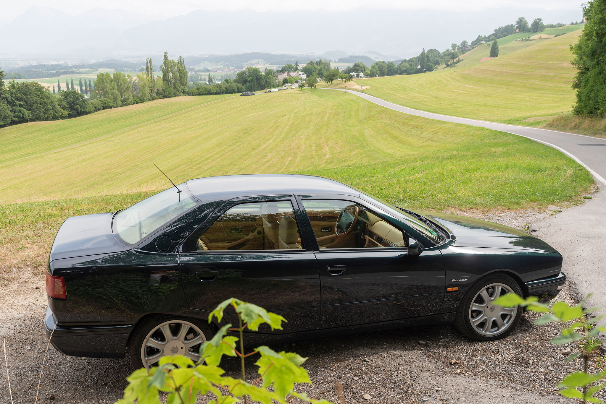 Quatre portes, quatre places, un moteur biturbo fougueux, tout le charme de la MAserati Quattroporte.