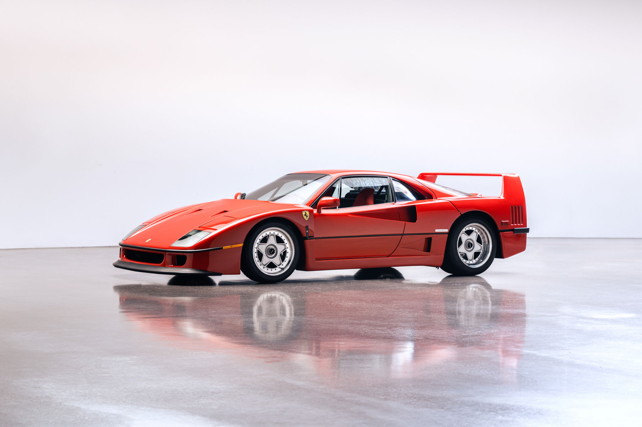 1990 Ferrari F40 - estimation $US 2.75 à 3.25 millions - Pebble Beach Gooding & Company.