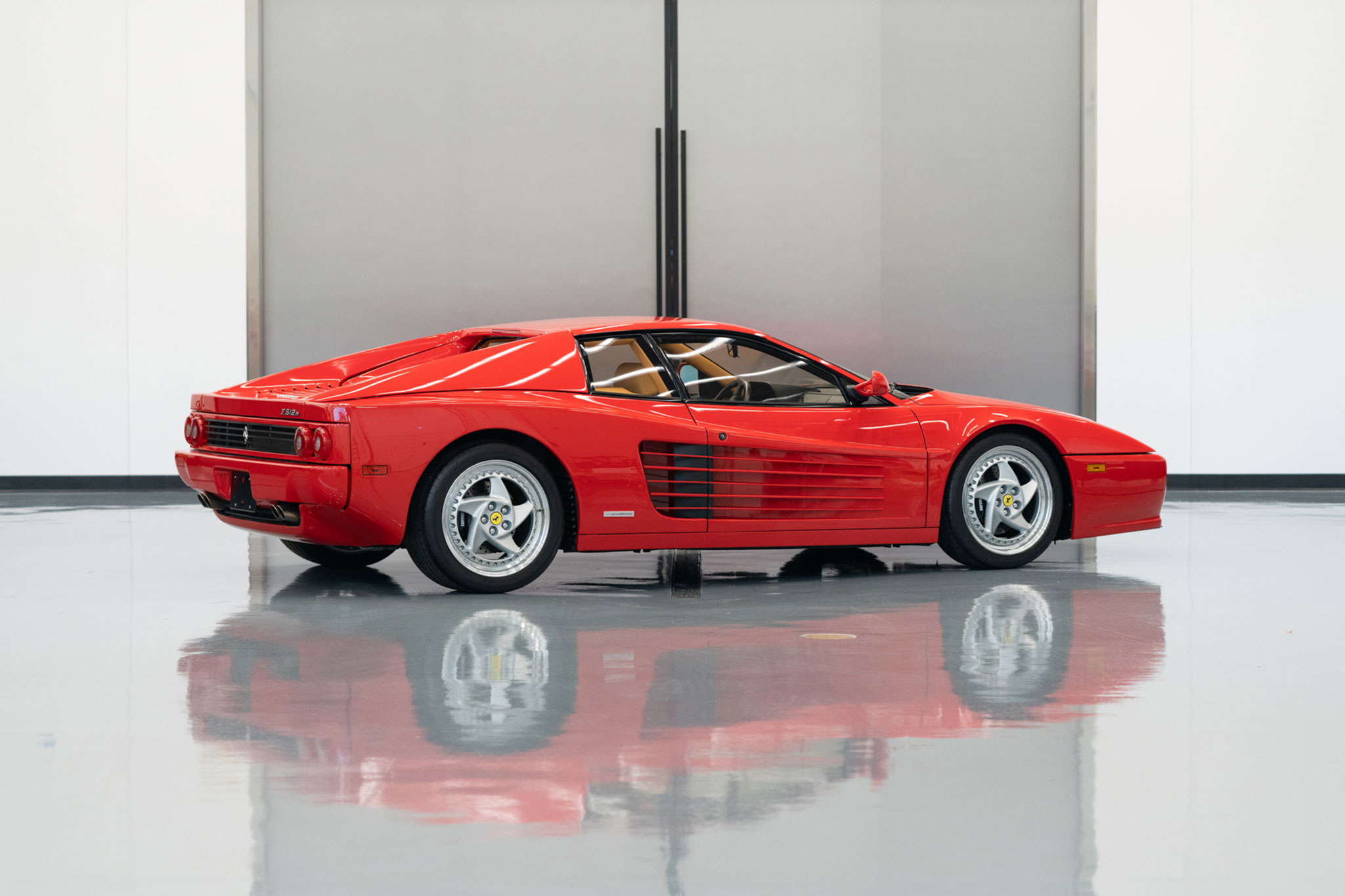 1995 Ferrari F512M - estimation $US 500 à 600 000 - Pebble Beach Gooding & Company.