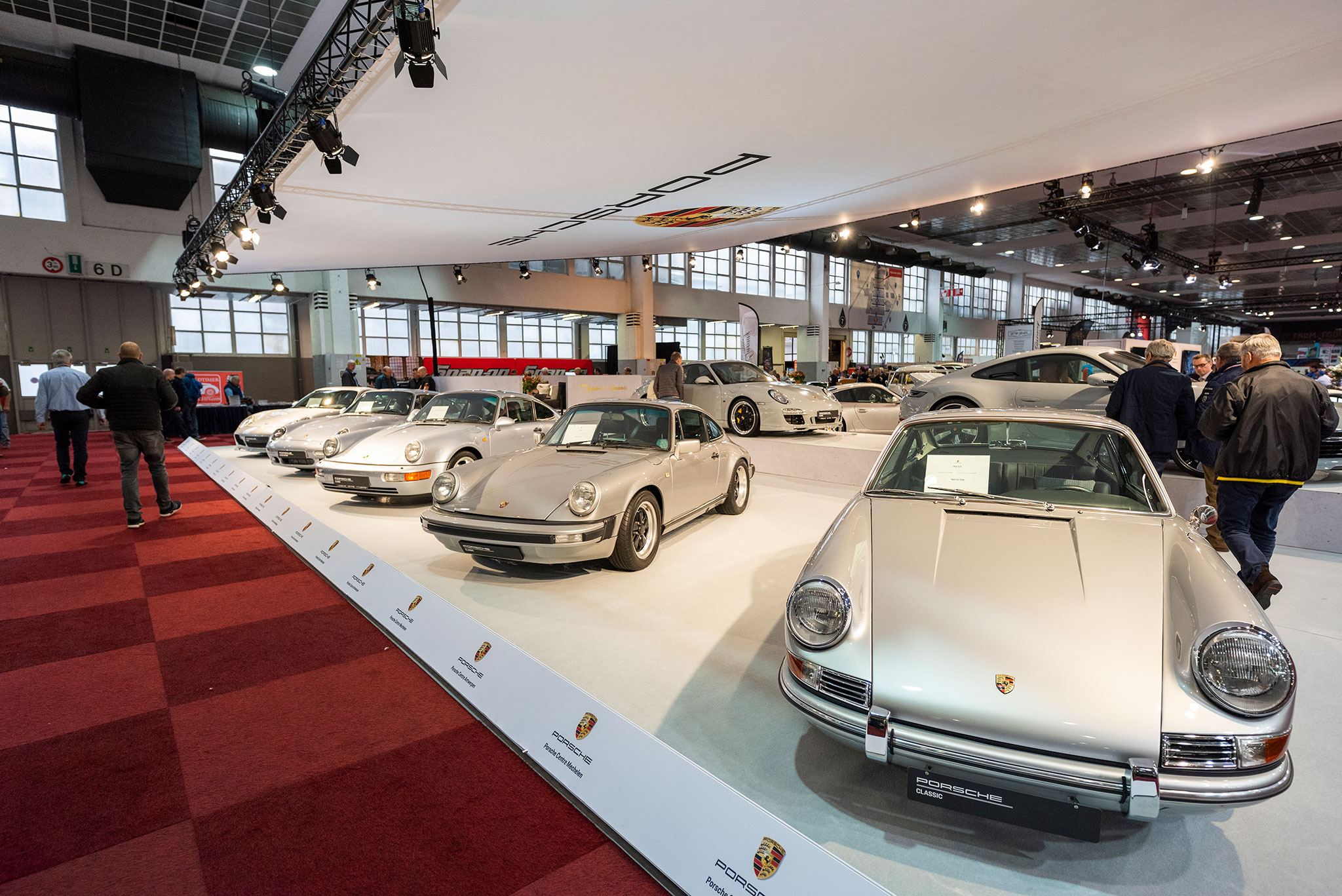 De la 911 2.0-Litre à la 911 type 996 Carrera 4S, une ode sur le stand Porsche - InterClassics 2022.