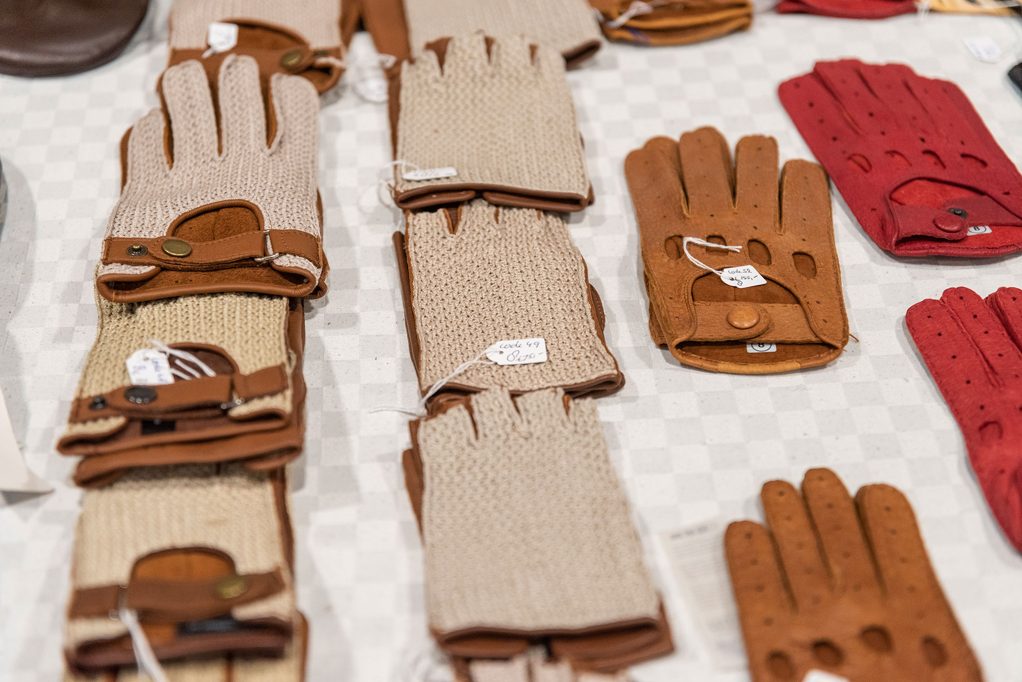 De nombreux modèles de gants chez Elandleer en cuir d'élan mais aussi en pécari - InterClassics 2022.