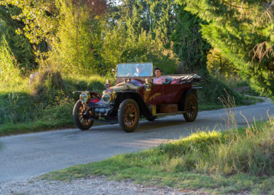 Depuis Noves vers Cavaillon, une Renault type DG de 1913.