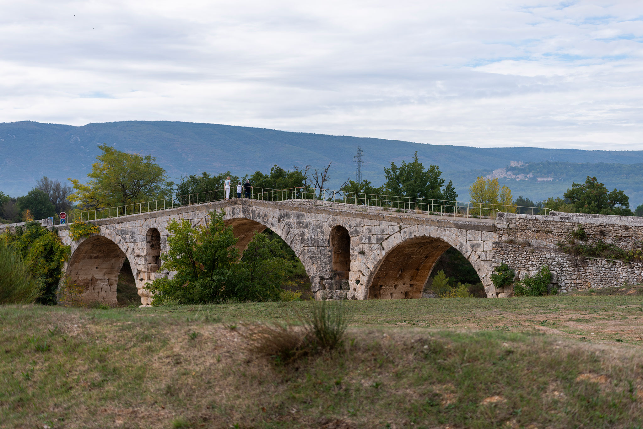 Le Pont Julien vestige romain datant du 3e siècle avant J.C.