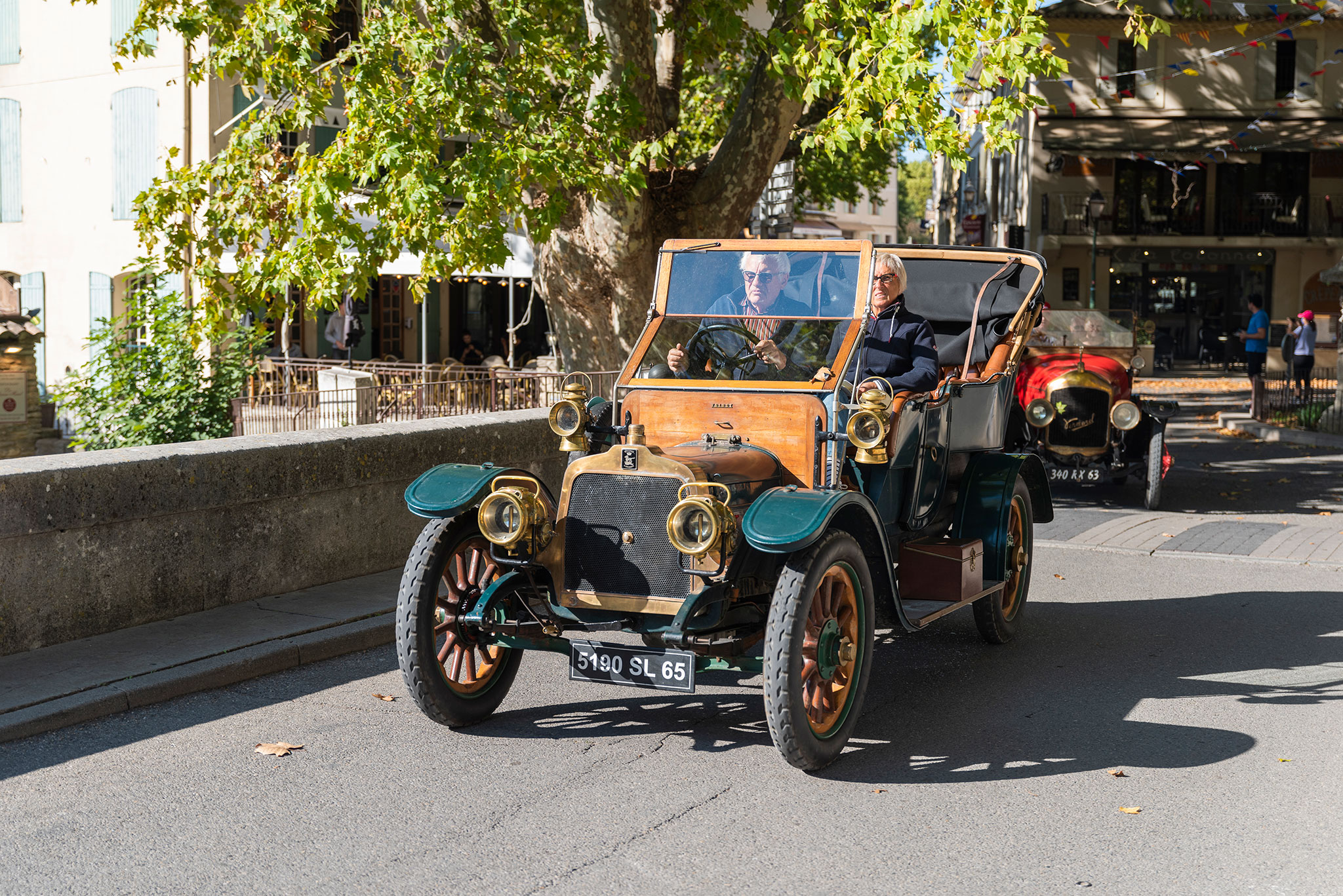 Une Clément Talbot 4AB de 1911 en route pour le Mas des Grès Sous les Platanes.
