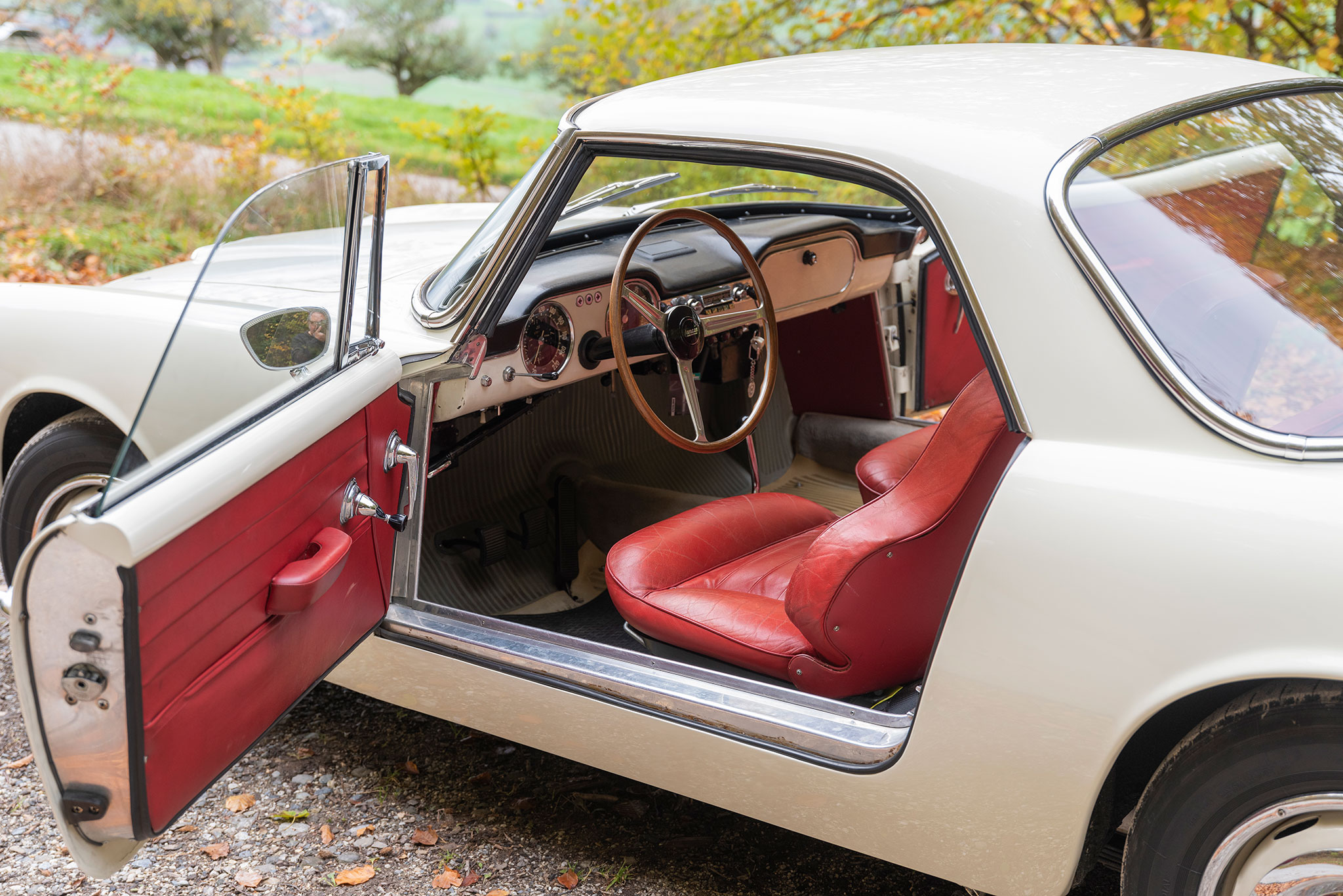 1961 Lancia Flaminia 2500 GT Touring large ouverture des portières.