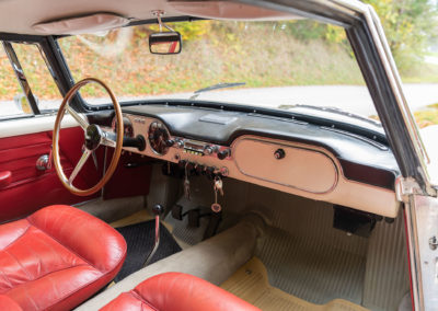1961 Lancia Flaminia 2500 GT Touring l’espace intérieur est impressionnant.