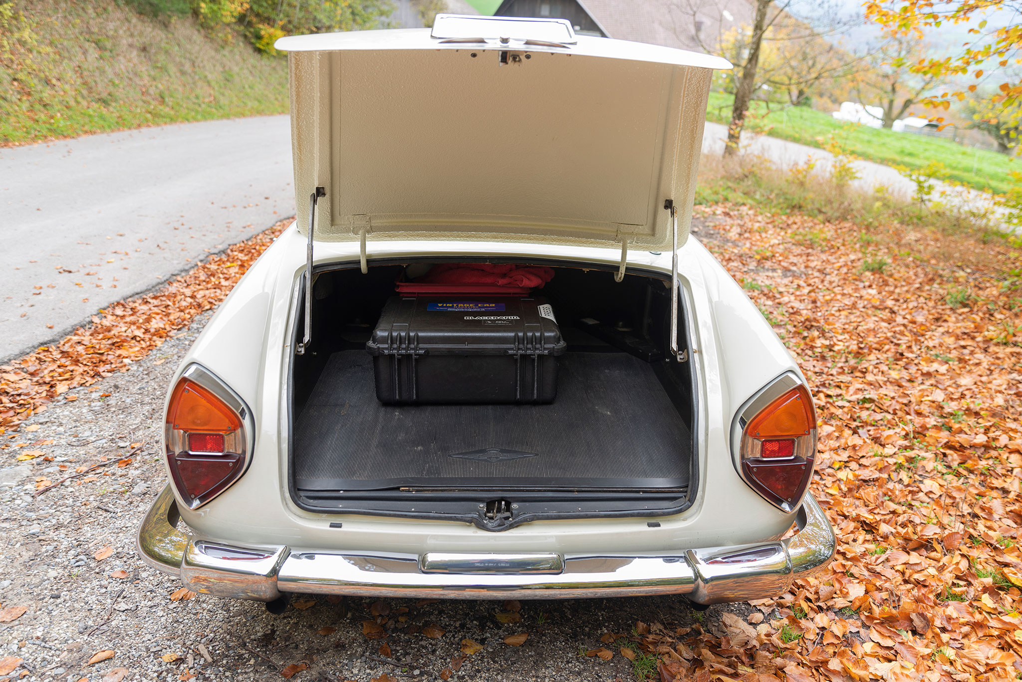 1961 Lancia Flaminia 2500 GT Touring possède un coffre d’une belle capacité.