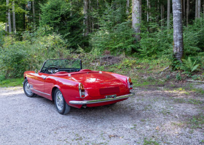 1960 Alfa Romeo 2000 Spider Touring – la partie arrière est d’une grande sobriété.