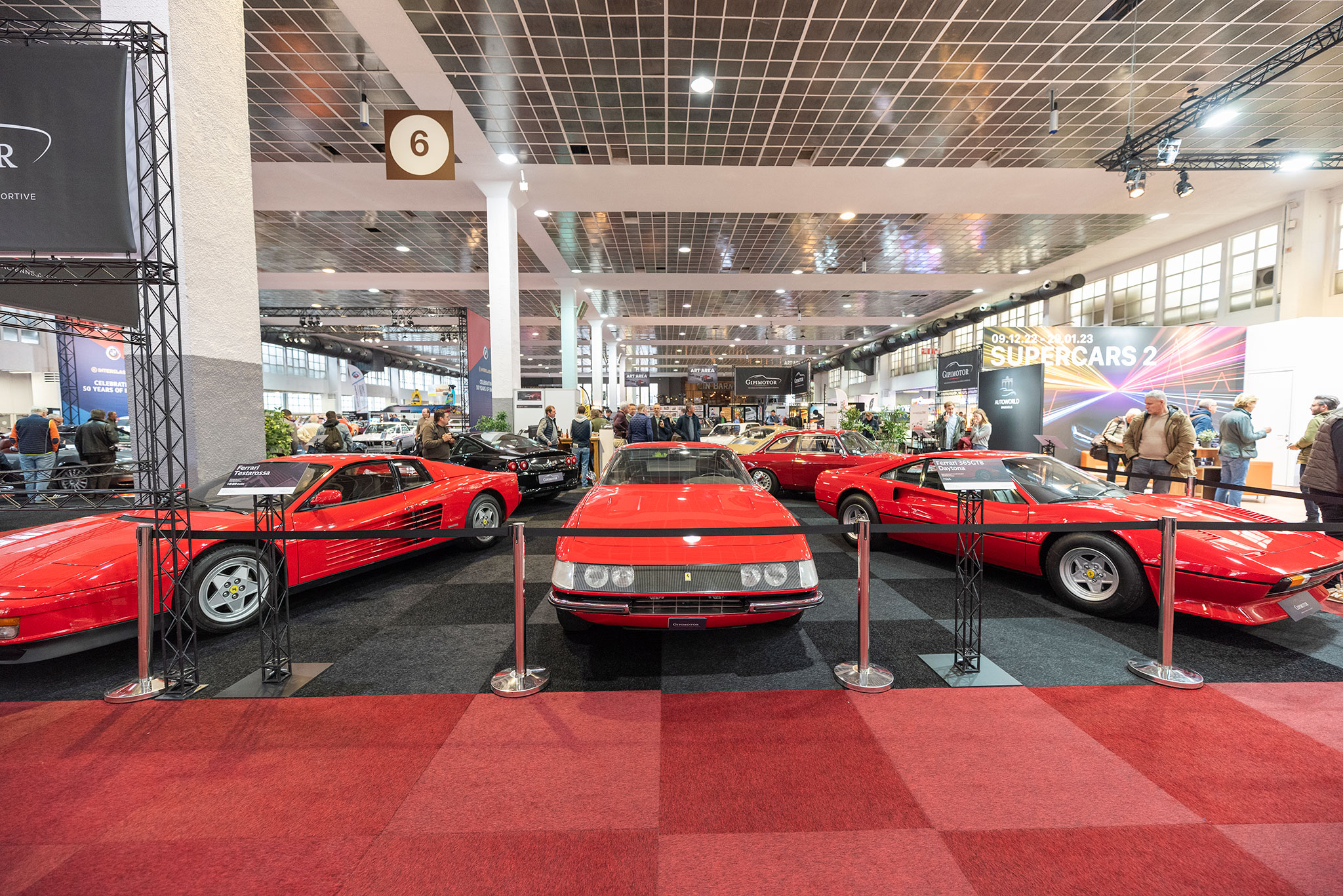Gipi Motor fête les 75 ans de Ferrari avec une Testarossa, une 365 GTB:4 Daytona et une 308 GTB - InterClassics Brussels 2022.