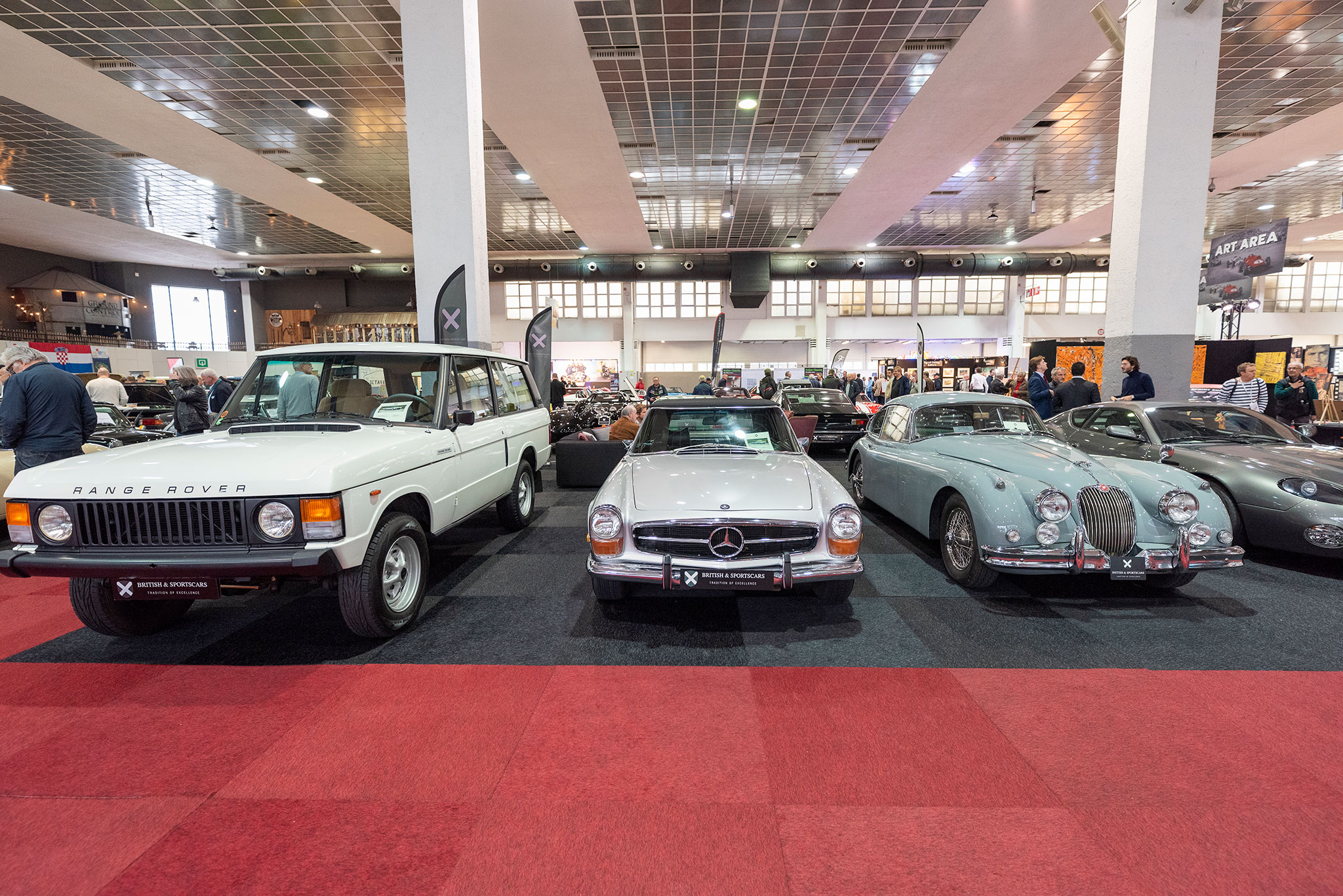 Range Rover Classic, Mercedes W113 ou Jaguar XK150, de très belles autos de collection - 2022 Brussels.